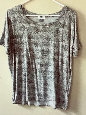 Old Navy Gray Geometric Scoop Neck Short Sleeve Top
